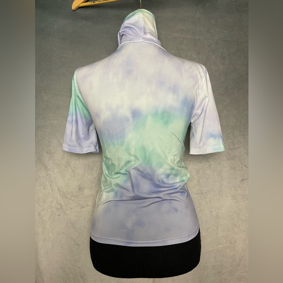 Tie dye short sleeve turtle neck shirt size small - Picture 4 of 6